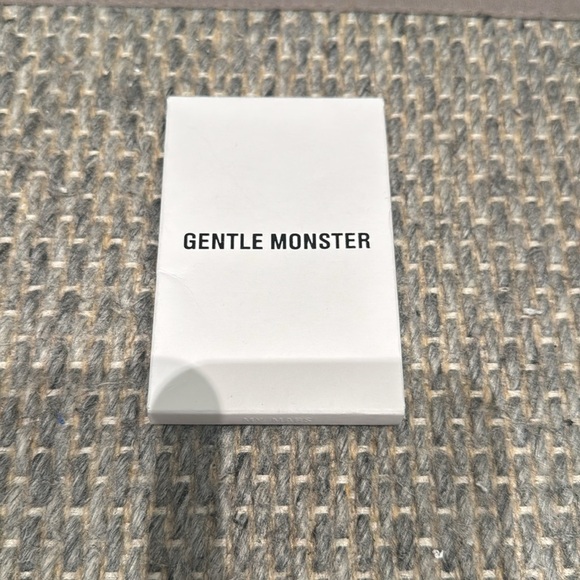 Gentle Monster lense Glasses Cloth / Authentic Card - Picture 3 of 4